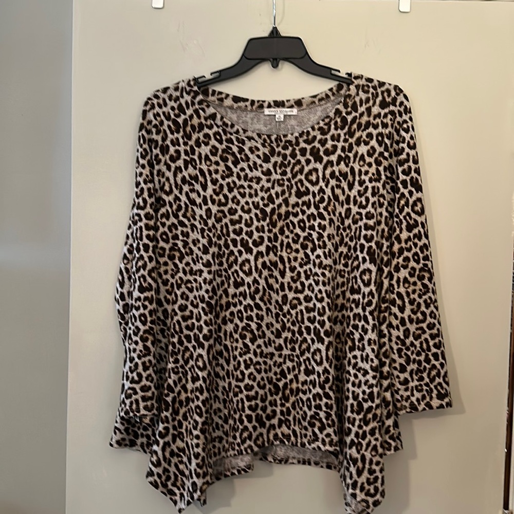 Green Envelope women’s 1X animal print top
